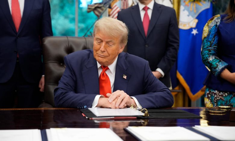 Trump multará con casi mil dólares por día a personas que incumplan orden de deportación