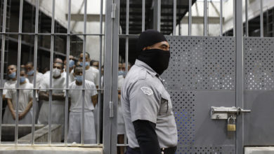 Juez ordena al Gobierno de Trump ofrecer apelación a venezolanos expulsados a El Salvador