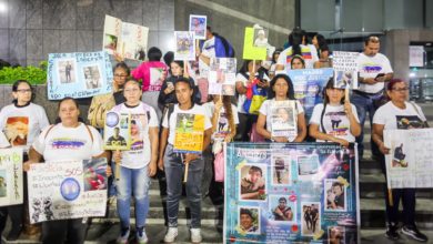 Familias inician vigilia para pedir la libertad de los venezolanos presos en El Salvador