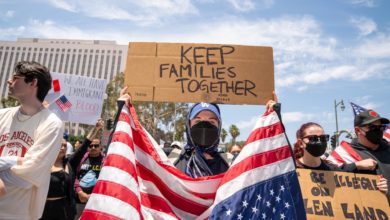 Los Ángeles ruge en la mayor protesta contra Trump: "El pueblo unido jamás será vencido"