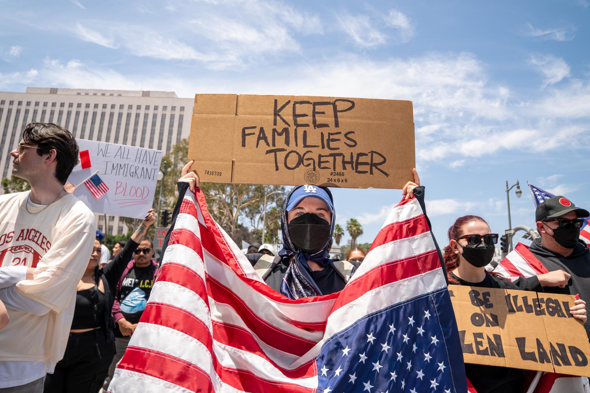 Los Ángeles rugió en la mayor protesta contra Trump