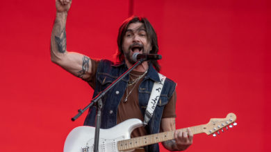 Juanes celebra sus éxitos de rock latino con un concierto en el Hollywood Bowl