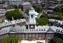 Juez bloquea indefinidamente el veto de Trump a los estudiantes extranjeros en Harvard