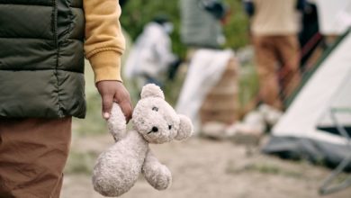 DHS descubre abusos generalizados y explotación de niños no acompañados ubicados con patrocinadores