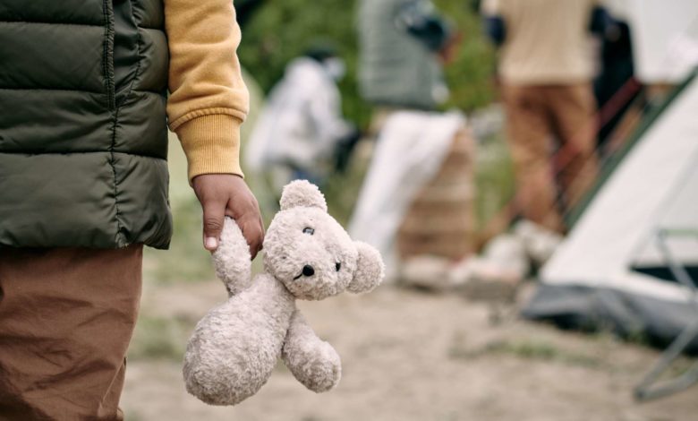 DHS descubre abusos generalizados y explotación de niños no acompañados ubicados con patrocinadores