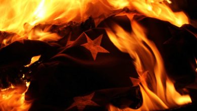 Polémica en Florida por migrante venezolano que incendió bandera de EE. UU.