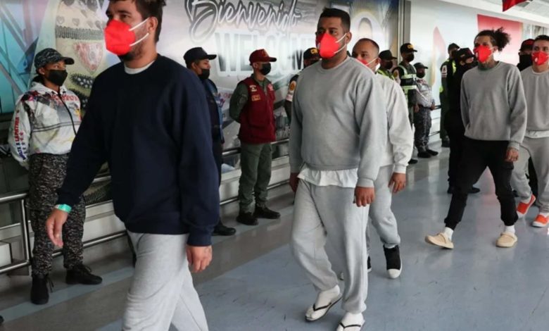 Un avión aterriza en Venezuela con 150 migrantes provenientes de Honduras