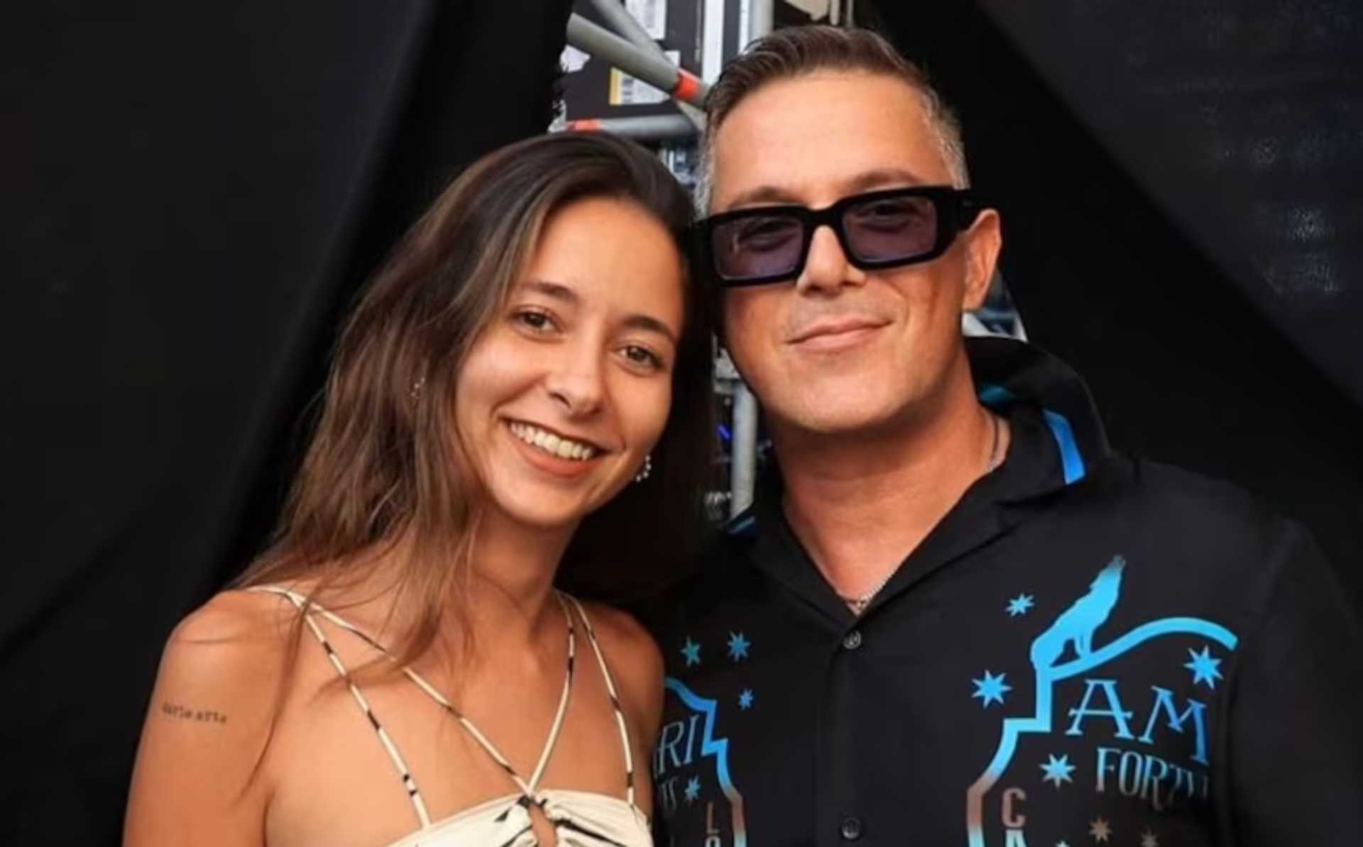 Alejandro Sanz confirma relación con fan y responde a acusaciones: “Personas adultas, compartiendo su cariño”
