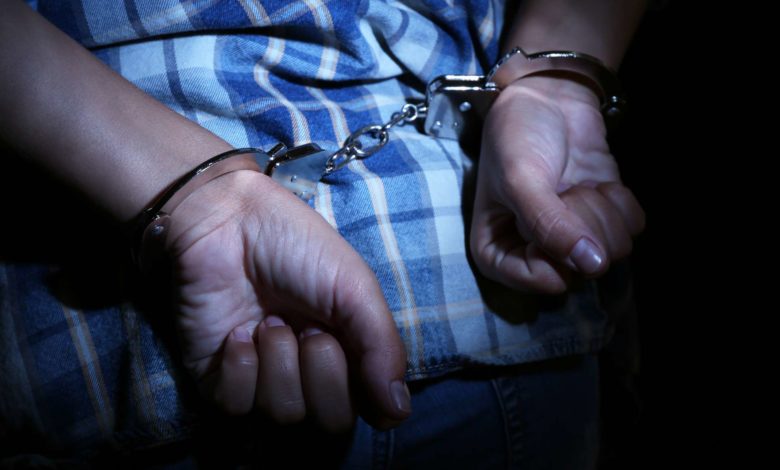 La mayoría de los detenidos en las redadas migratorias en EE.UU. no tiene antecedentes penales graves, según CNN