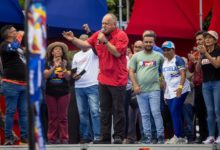 Venezuela dice que "arrebataron" cuatro niños a sus madres antes de ser deportadas de EEUU