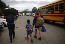 Los migrantes dan la vuelta: miles retornan desilusionados del sueño americano