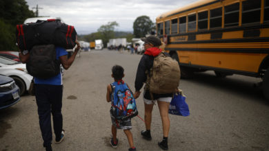 Los migrantes dan la vuelta: miles retornan desilusionados del sueño americano
