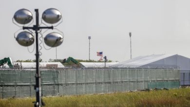 El cónsul de México entrevista a más de 30 mexicanos detenidos en 'Alligator Alcatraz'