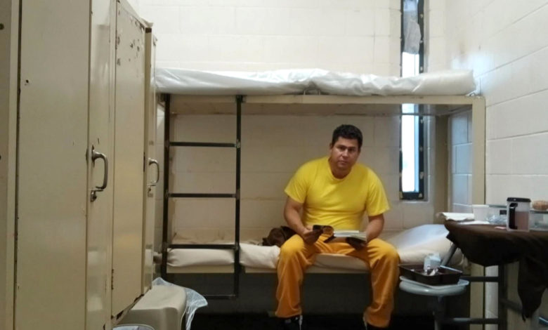 Periodista salvadoreño detenido en EEUU afirma que ICE le dijo que no le quiere soltar