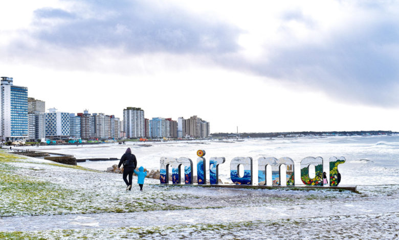 Nevada histórica cubre playas de la costa argentina por primera vez desde 2013