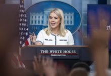 La Casa Blanca dice que Trump padece insuficiencia venosa pero goza de buena salud