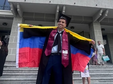 Orgullo venezolano: Juan Pablo Barrios se gradúa con los máximos honores en Rumanía