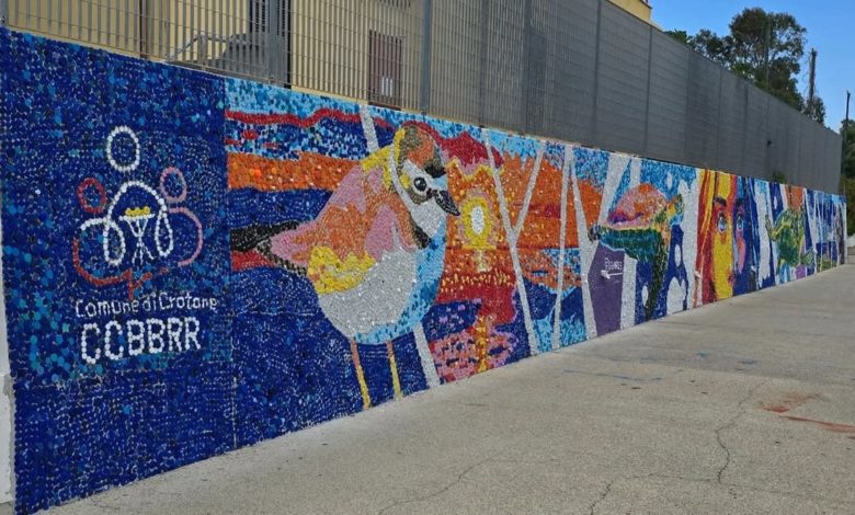 Venezolano Oscar Olivares transforma Crotone con el mural de tapas más grande de Europa (+VIDEO)
