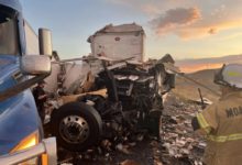 Impactante colisión entre dos camiones en la I-70 deja un fallecido y severos daños materiales