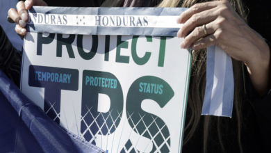 La cruzada de Trump contra el TPS genera temor y confusión sobre que país será el próximo