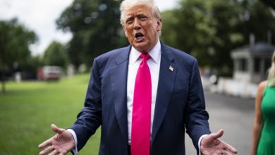 Trump afirma que demandará al rotativo WSJ por publicar una carta escrita por él a Epstein