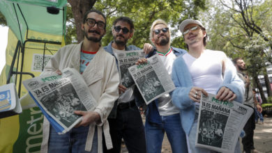 La banda colombiana Morat recibe con "emoción y sorpresa" reversiones al regional mexicano