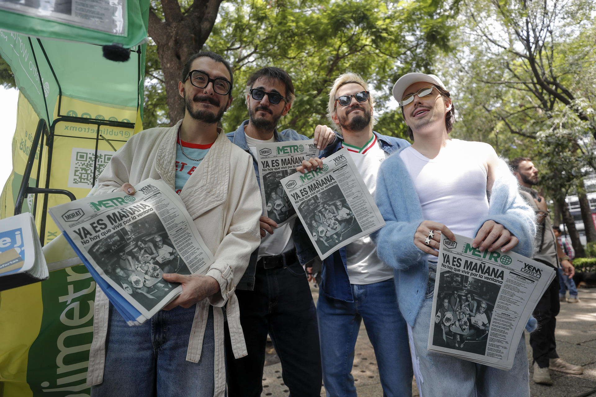 La banda colombiana Morat recibe con "emoción y sorpresa" reversiones al regional mexicano