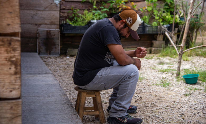 "Nos trataron como si fuésemos asesinos", el relato de dos migrantes deportados de EE.UU.
