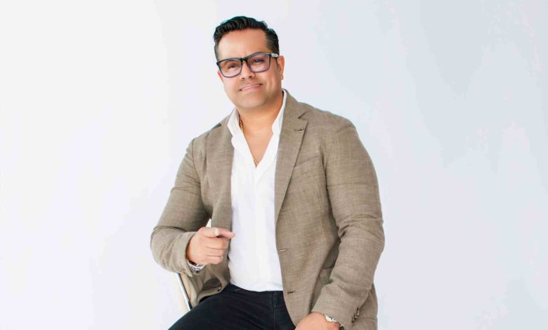 Miguel Petit Debuta como autor con “Entre acordes y estrategias”