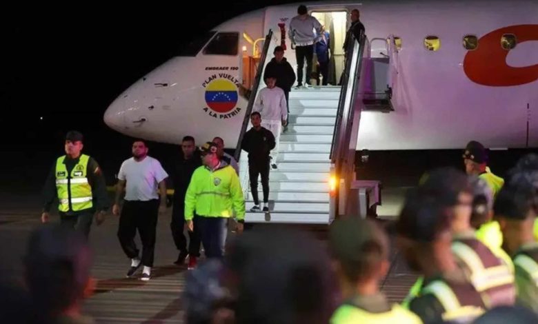 Un grupo de 210 migrantes venezolanos regresa a su país tras ser deportados por EE.UU.