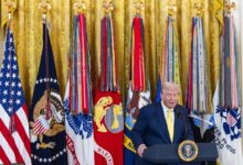 Trump otorga a Sylvester Stallone, Gloria Gaynor y Kiss los Premios del Centro Kennedy