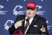 Trump cesa a director de Servicio de Impuestos tras solicitar datos de indocumentados