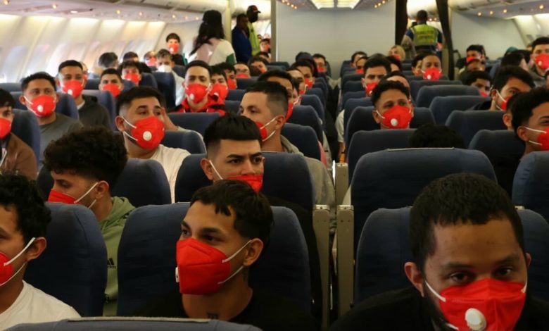 Un grupo de 200 migrantes llega a Venezuela en un avión estadounidense procedente de Texas