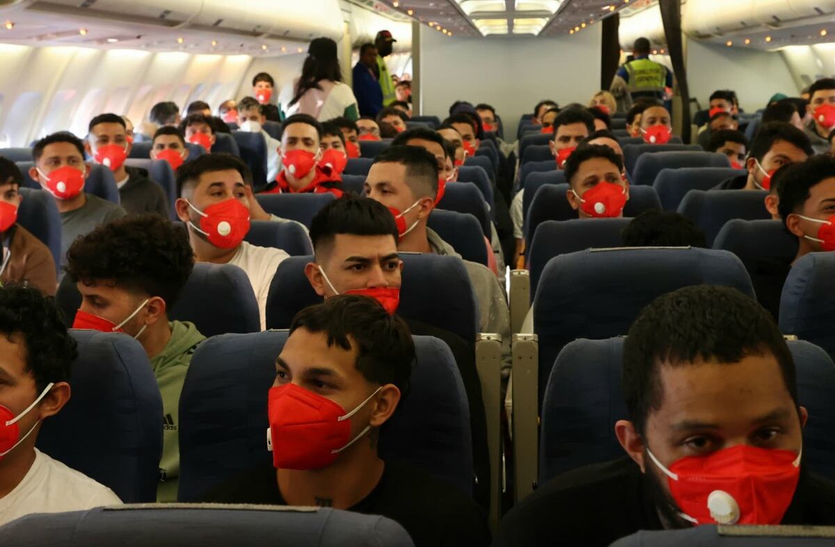 Un grupo de 200 migrantes llega a Venezuela en un avión estadounidense procedente de Texas