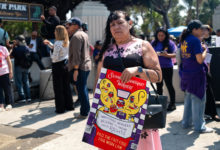 "Aquí estamos y no nos vamos, el mensaje de resistencia de latinos en Los Ángeles a Trump