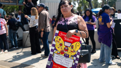 "Aquí estamos y no nos vamos, el mensaje de resistencia de latinos en Los Ángeles a Trump