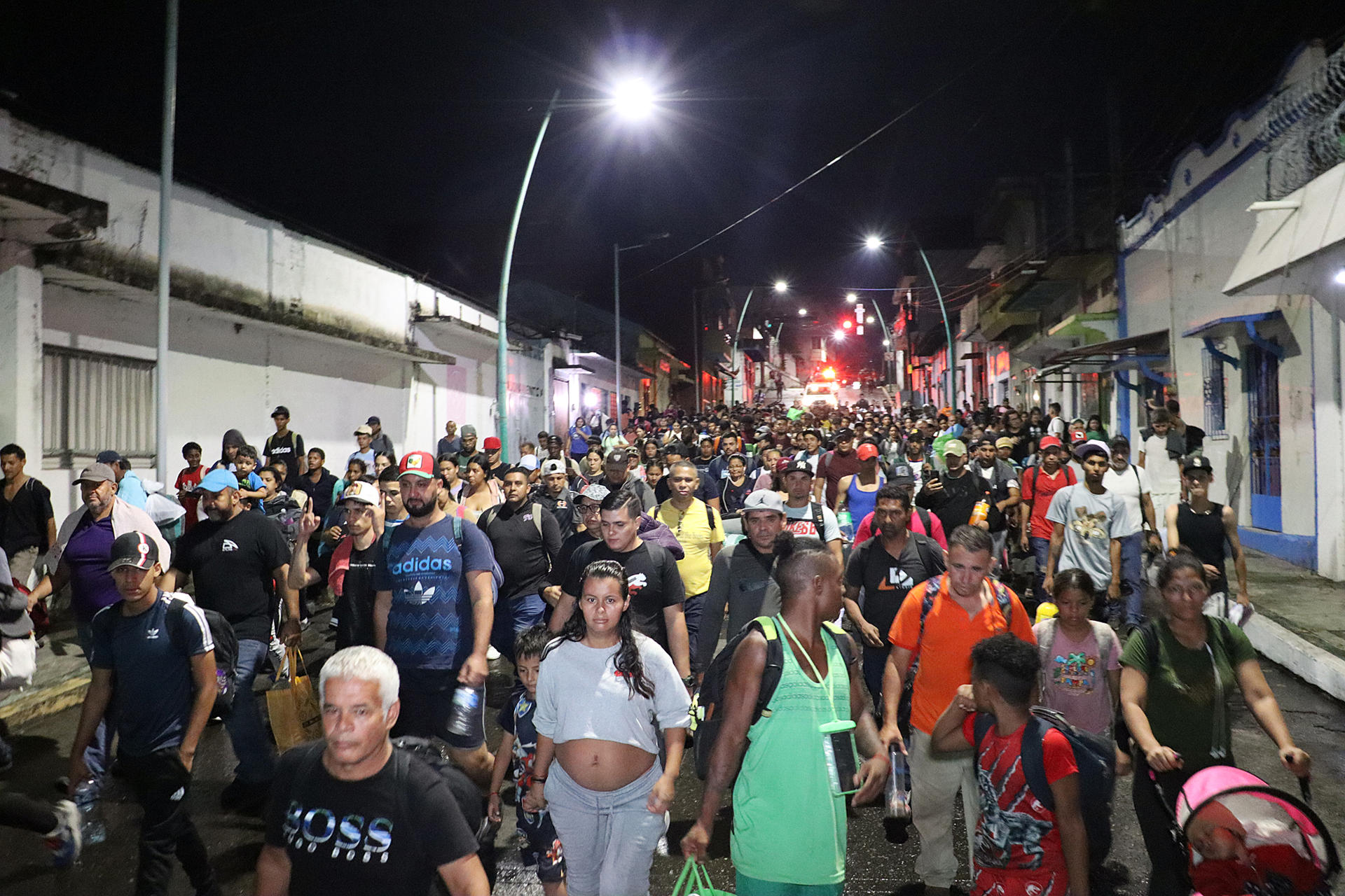 Autoridades detienen a principal organizador de caravana de migrantes en sur de México