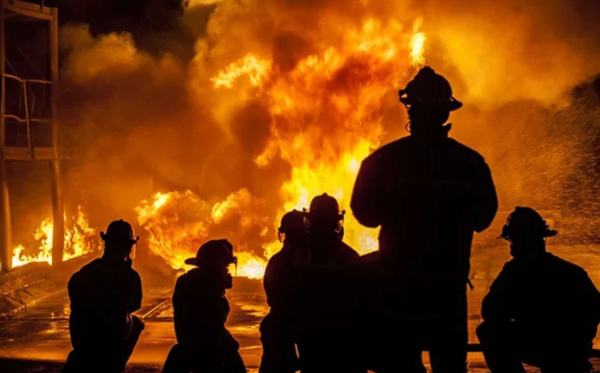 Incendio en el centro de Salt Lake City provoca cierres viales y alerta por calidad del aire
