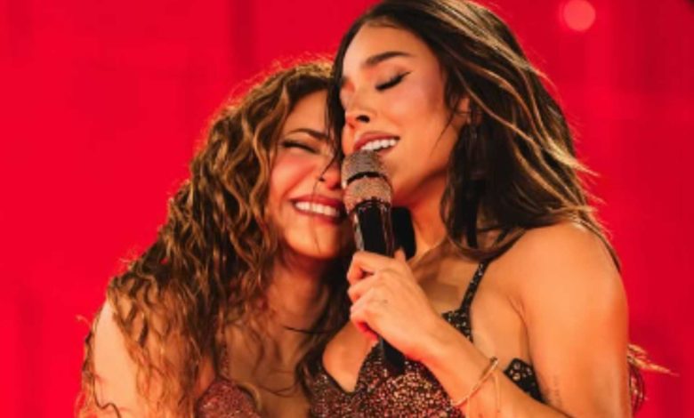 Shakira y Danna Paola iluminaron México vestidas de dorado en un concierto histórico (+VIDEO)