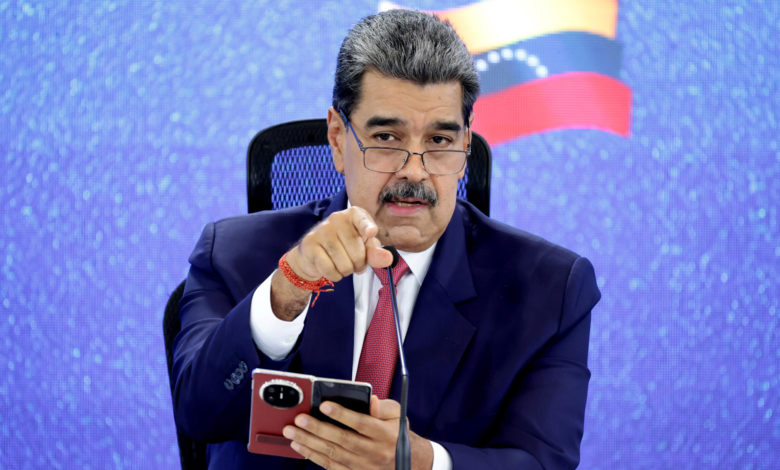 Maduro dice que "amenazas militares" de EE.UU. son un "problema de carácter internacional"