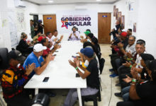 Maduro anuncia un despliegue de militares en comunidades para enseñar "manejo de armas"