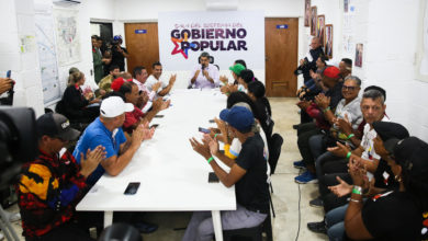 Maduro anuncia un despliegue de militares en comunidades para enseñar "manejo de armas"