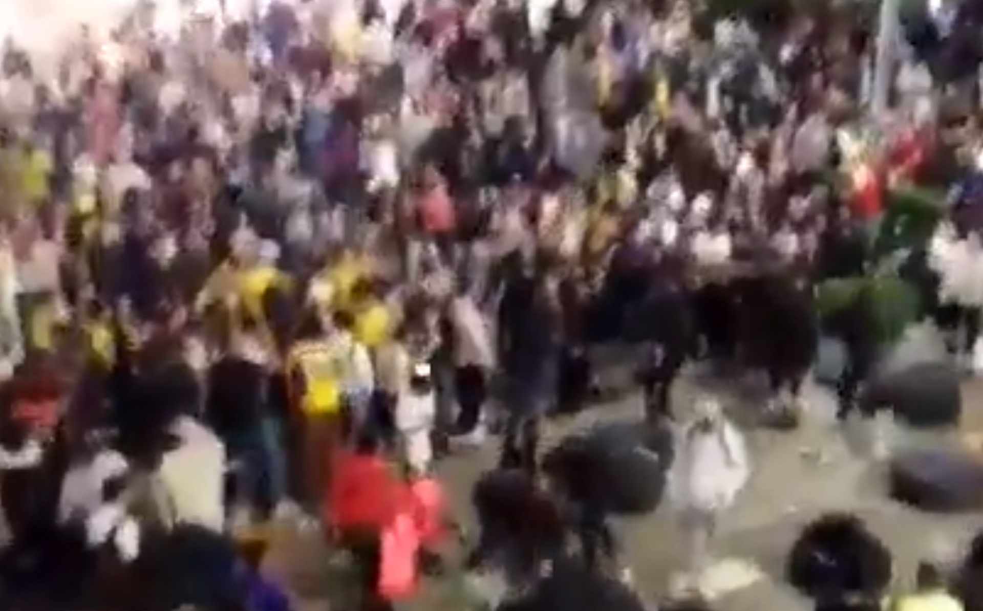 Tensión en el centro de Bogotá tras enfrentamientos entre aficionados de Colombia y Venezuela (+VIDEO)