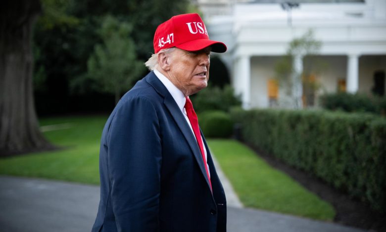 El presidente de EE.UU. Donald Trump regresa a la Casa Blanca