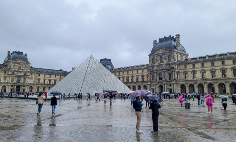 Las joyas robadas en el Louvre tienen un valor incalculable, dice el ministro del Interior