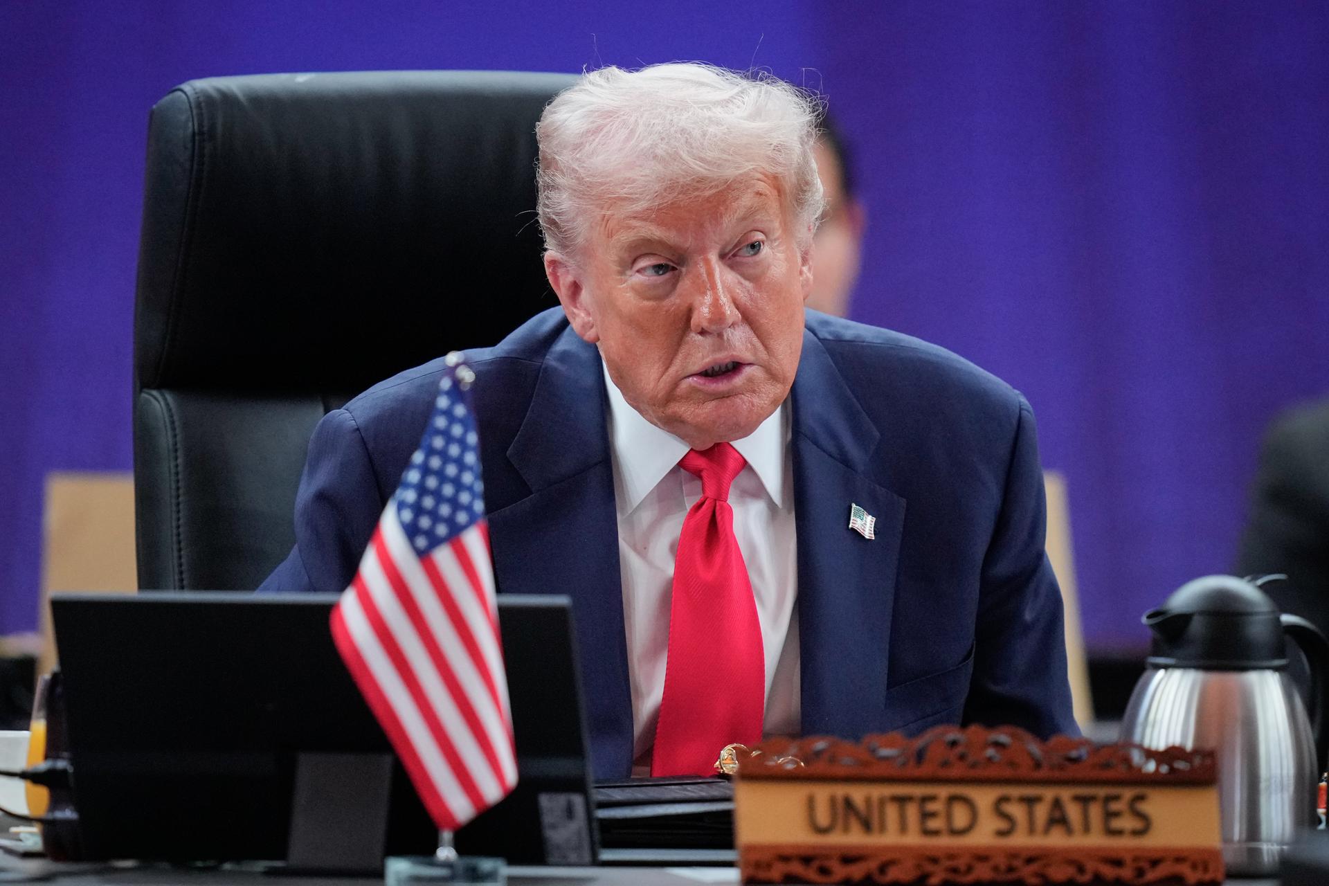 Trump felicita a Milei por "aplastante victoria" de su partido en legislativas argentinas