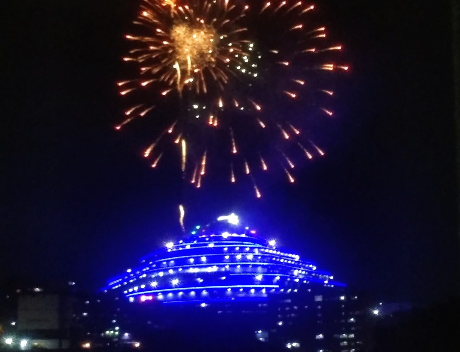 Maduro inaugura la Navidad con fuegos artificiales desde El Helicoide, epicentro de denuncias por tortura (+VIDEO)