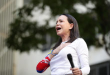 Machado pide garantizar protección para dos activistas venezolanos atacados en Bogotá
