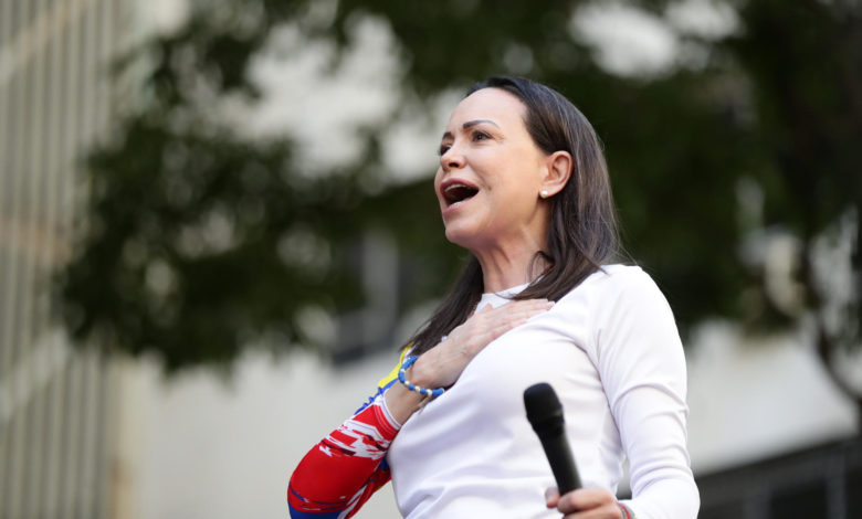 Machado pide garantizar protección para dos activistas venezolanos atacados en Bogotá