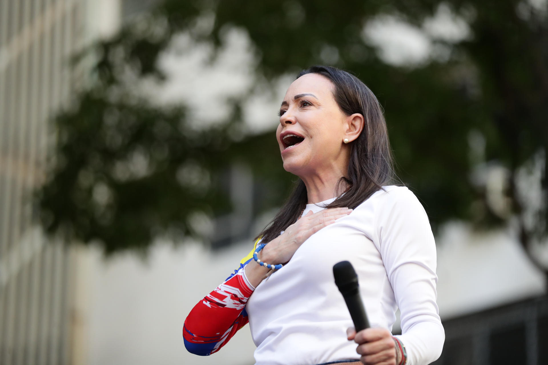 Machado pide garantizar protección para dos activistas venezolanos atacados en Bogotá